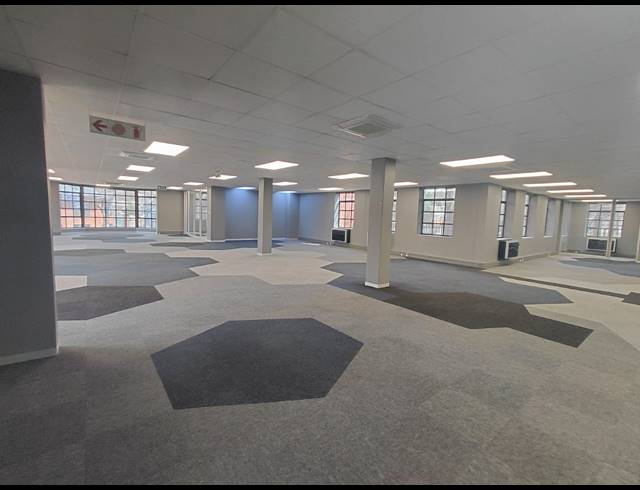 794M² OFFICE TO LET IN LYME PARK